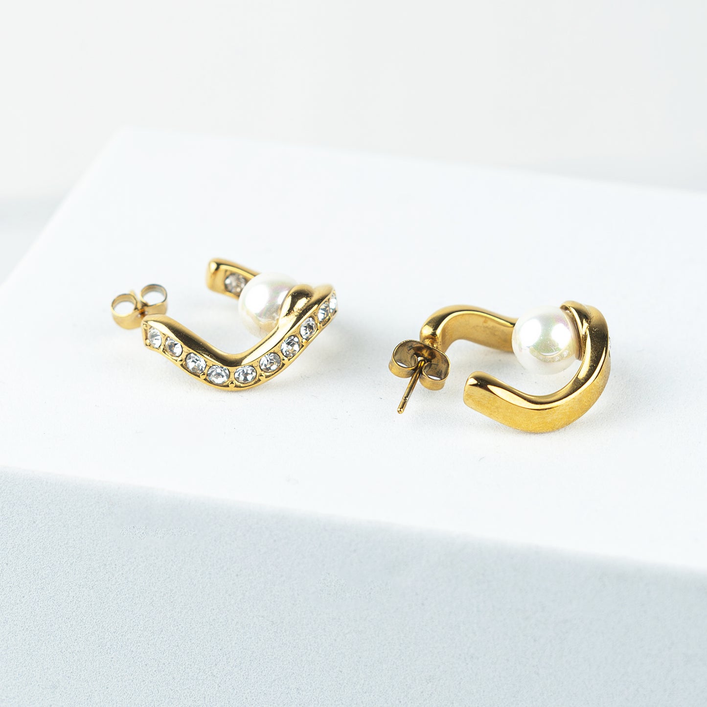 Faye Pearl Studs