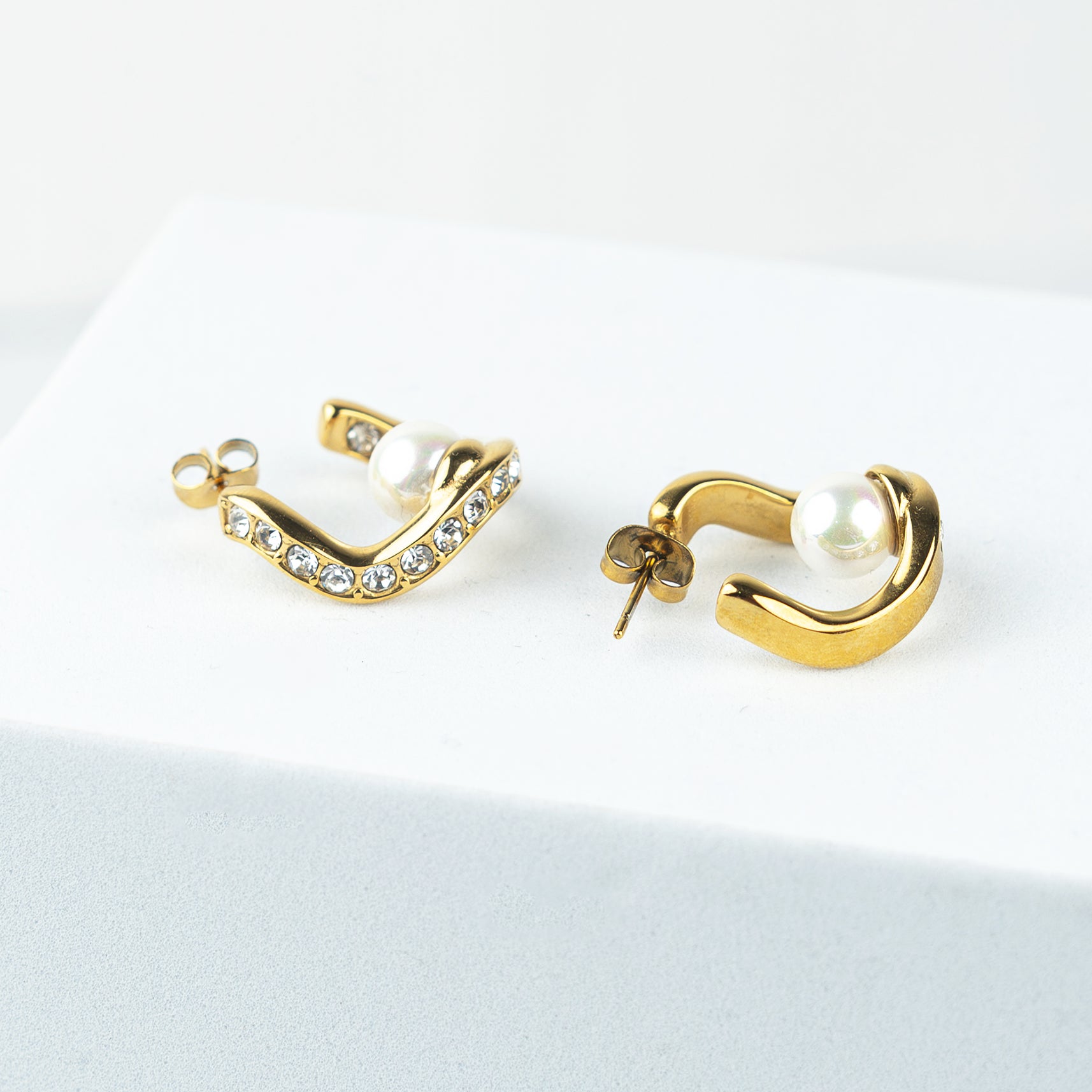 Faye Pearl Studs